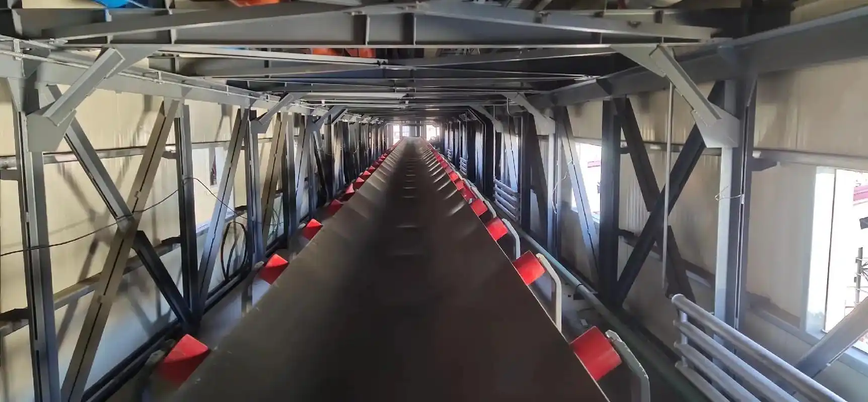 Anti tear induction coil conveyor belt
