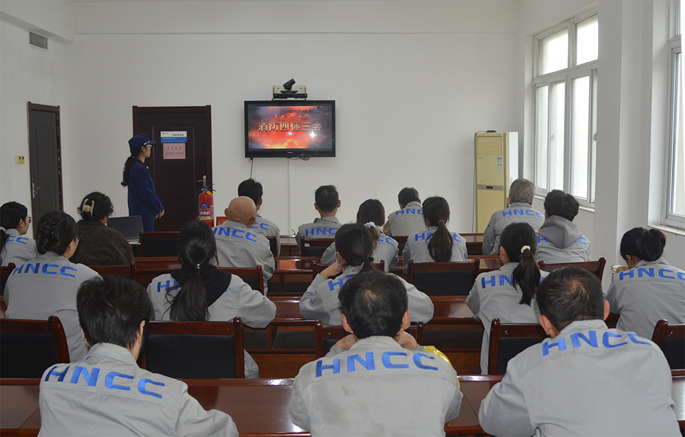 以训筑防，以练备战 ——开封铁塔橡胶组织开展2025年消防 宣传月专题培训