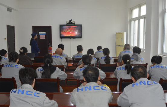 以训筑防，以练备战 ——开封铁塔橡胶组织开展2025年消防 宣传月专题培训